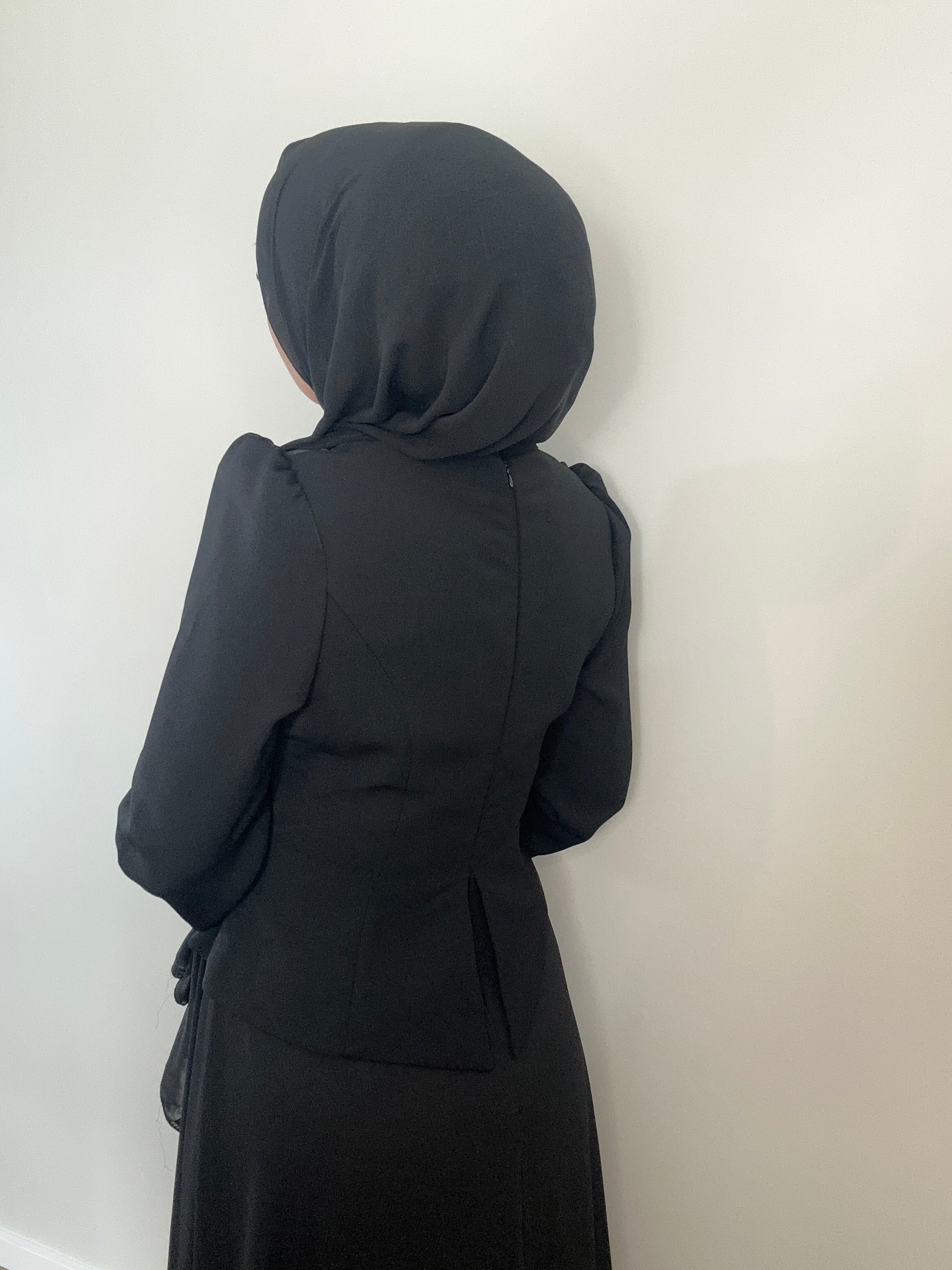 ELEGANTES MAXIKLEID IN LAYER-OPTIK
