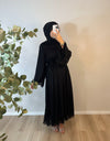 Schwarzes Maxikleid mit Volantärmeln