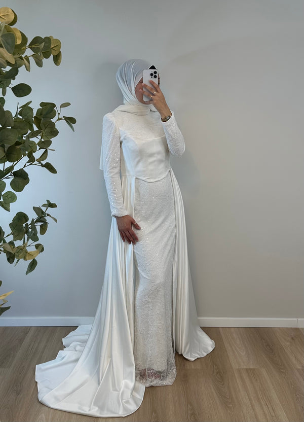 ELEGANTES ABENDKLEID MIT KORSAGE & SPITZE