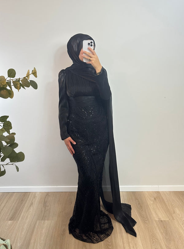 GLAMARÖSES ABENDKLEID MIT DRAPIERUNG & PAILLETTEN
