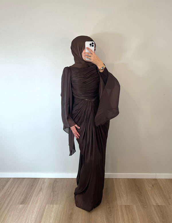 Braunes Kleid mit Drapierung