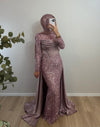 ELEGANTES ABENDKLEID MIT PAILLETTEN & SCHLEPPE