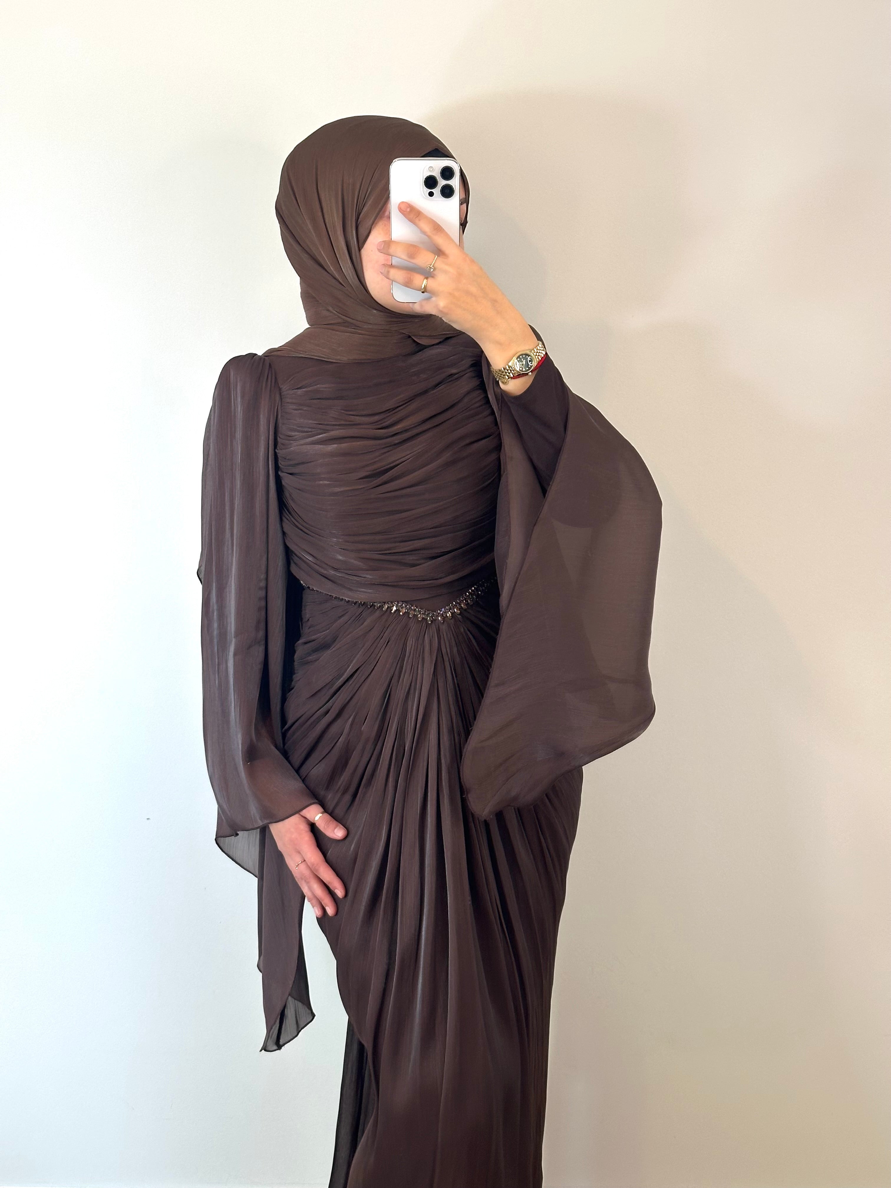 Braunes Kleid mit Drapierung