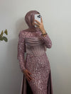 ELEGANTES ABENDKLEID MIT PAILLETTEN & SCHLEPPE