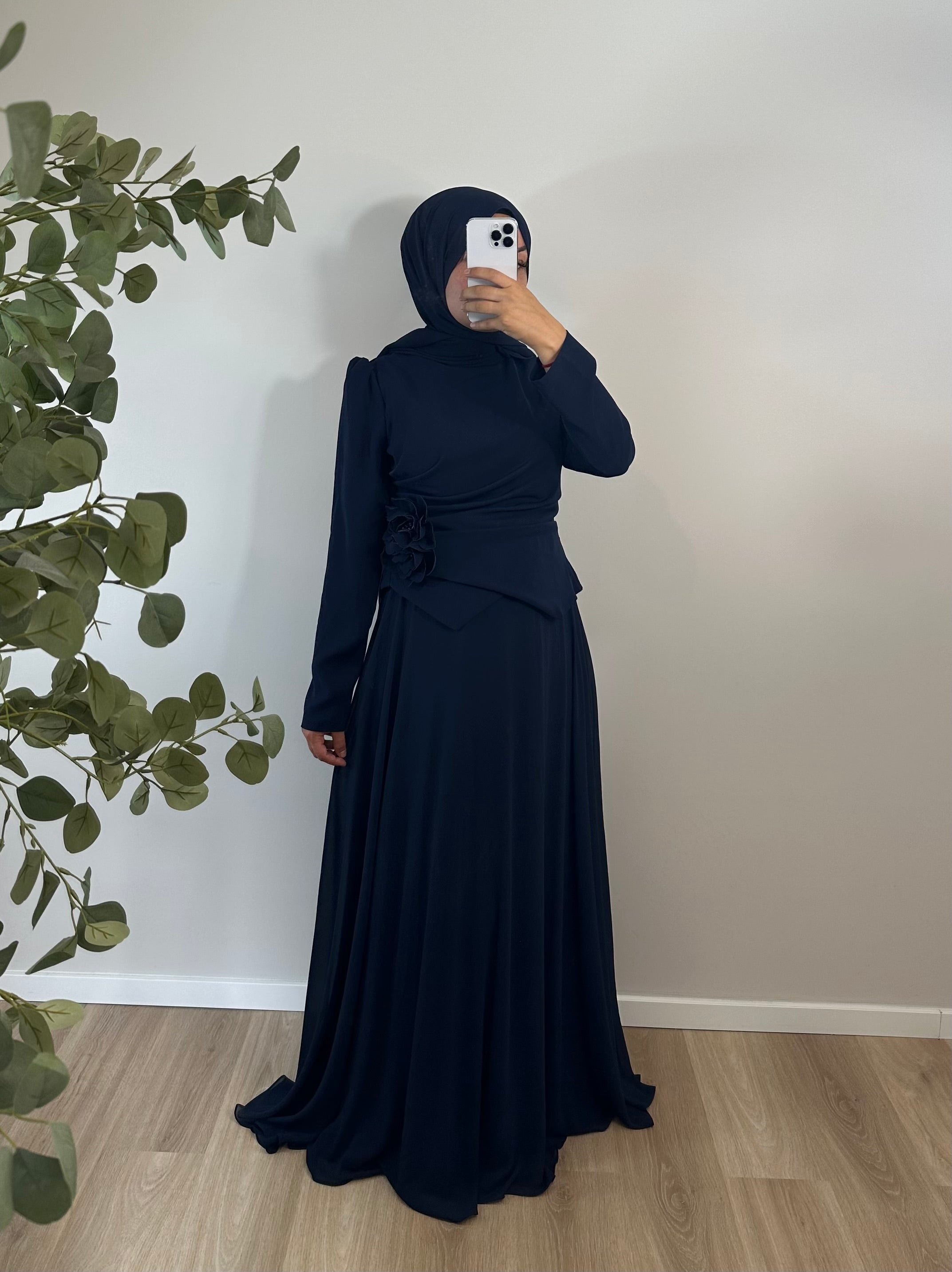 ELEGANTES MAXIKLEID IN LAYER-OPTIK