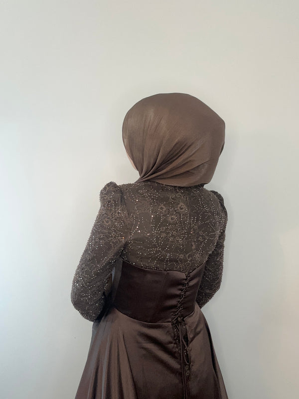 ELEGANTES ABENDKLEID MIT KORSAGE & SPITZE
