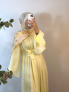 Pastellgelbes Maxikleid mit Volantärmeln