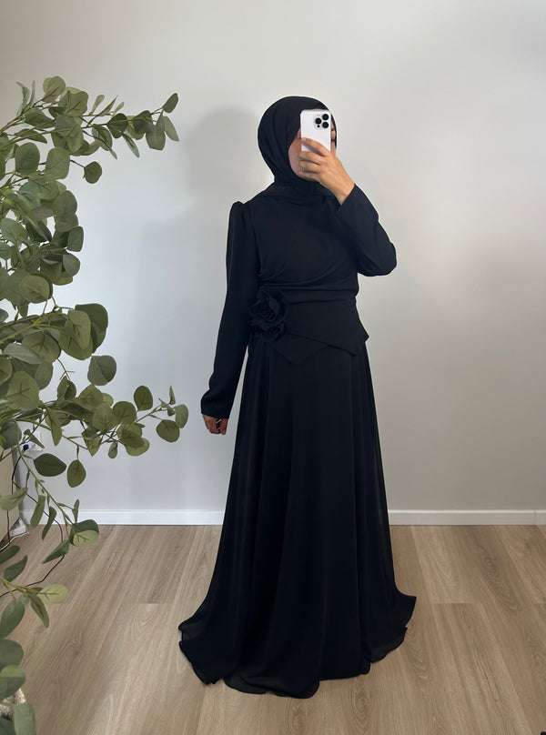 ELEGANTES MAXIKLEID IN LAYER-OPTIK