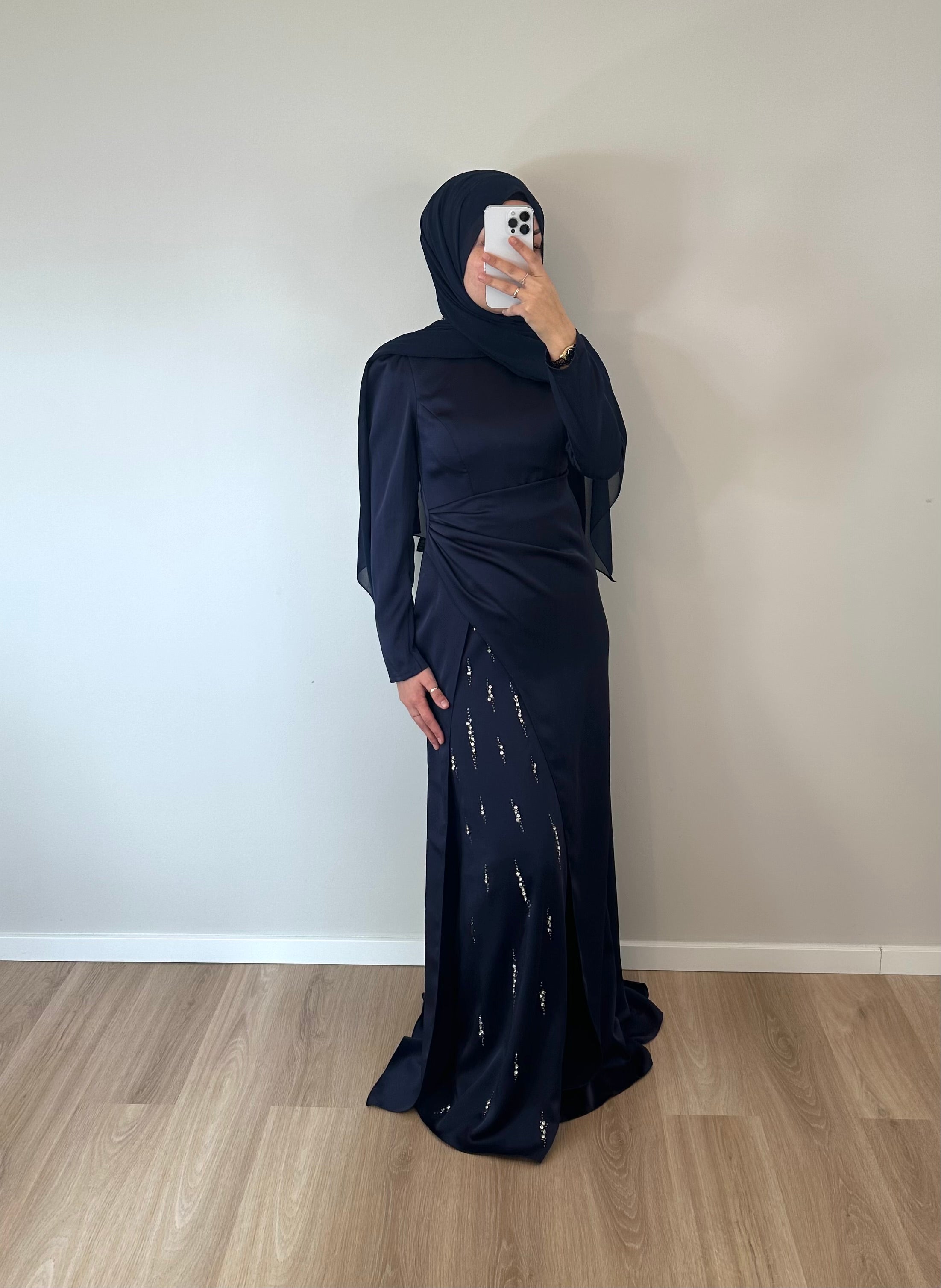 Dunkelblaues Kleid mit Strass