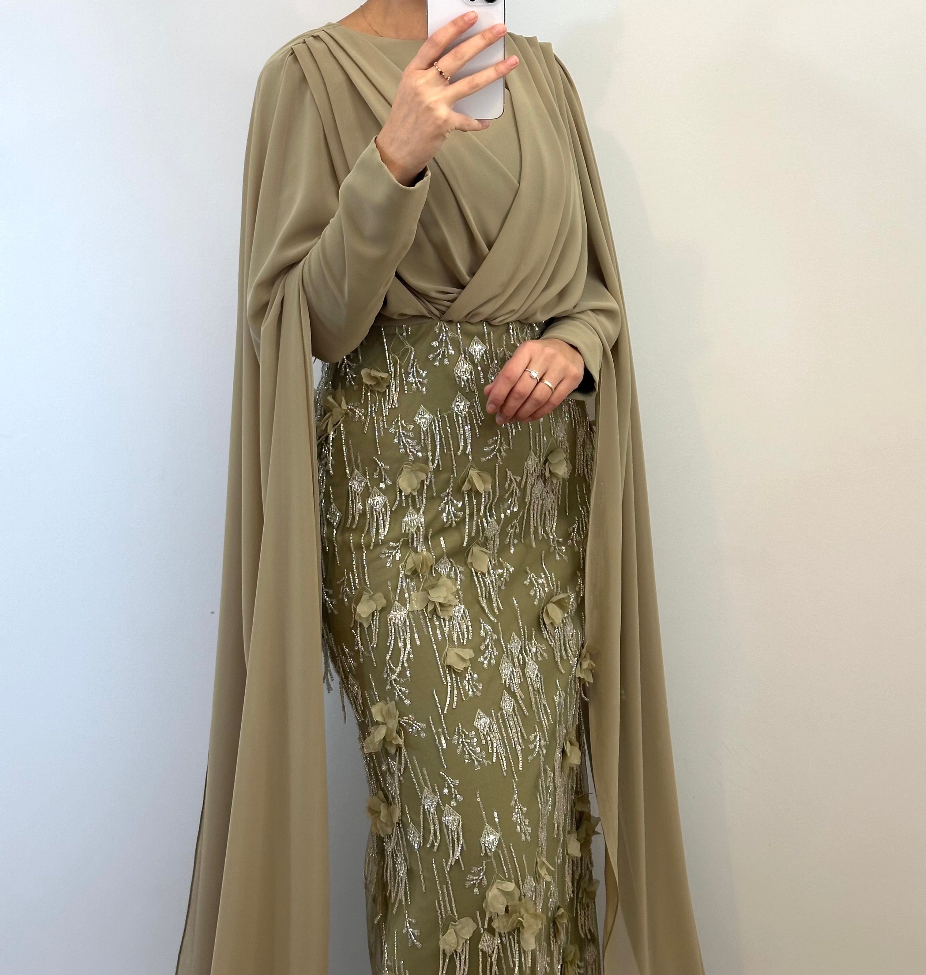 Elegantes Maxikleid mit Stickerei