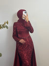 ELEGANTES ABENDKLEID MIT PAILLETTEN & SCHLEPPE