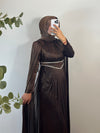 ELEGANTES JANJANKLEID MIT STRASSDETAILS & SCHLEPPE