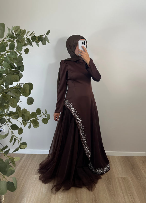 ELEGANTES SATIN-MAXIKLEID MIT TÜLLROCK