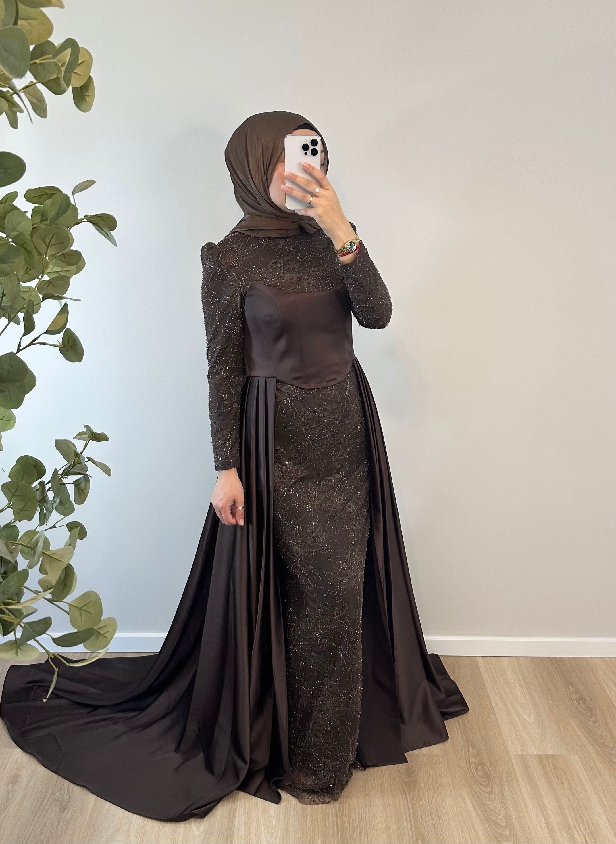 ELEGANTES ABENDKLEID MIT KORSAGE & SPITZE