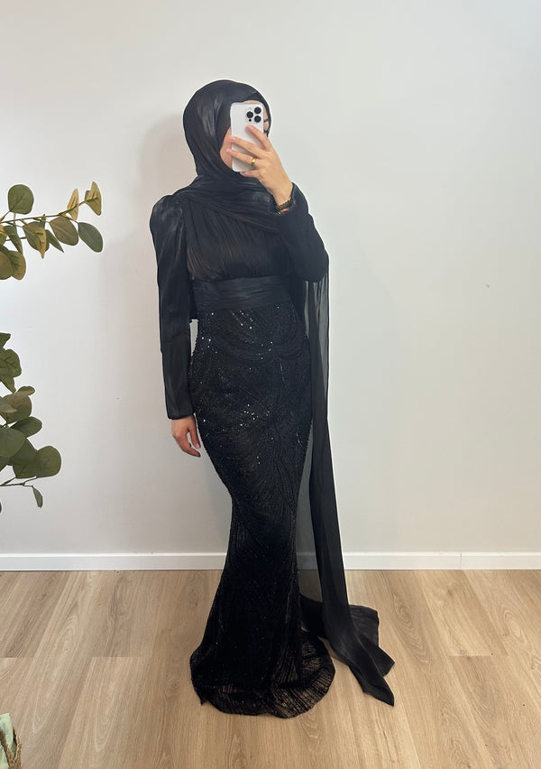 GLAMARÖSES ABENDKLEID MIT DRAPIERUNG & PAILLETTEN