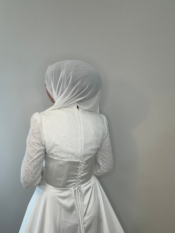 ELEGANTES ABENDKLEID MIT KORSAGE & SPITZE