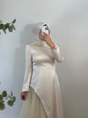 ELEGANTES SATIN-MAXIKLEID MIT TÜLLROCK